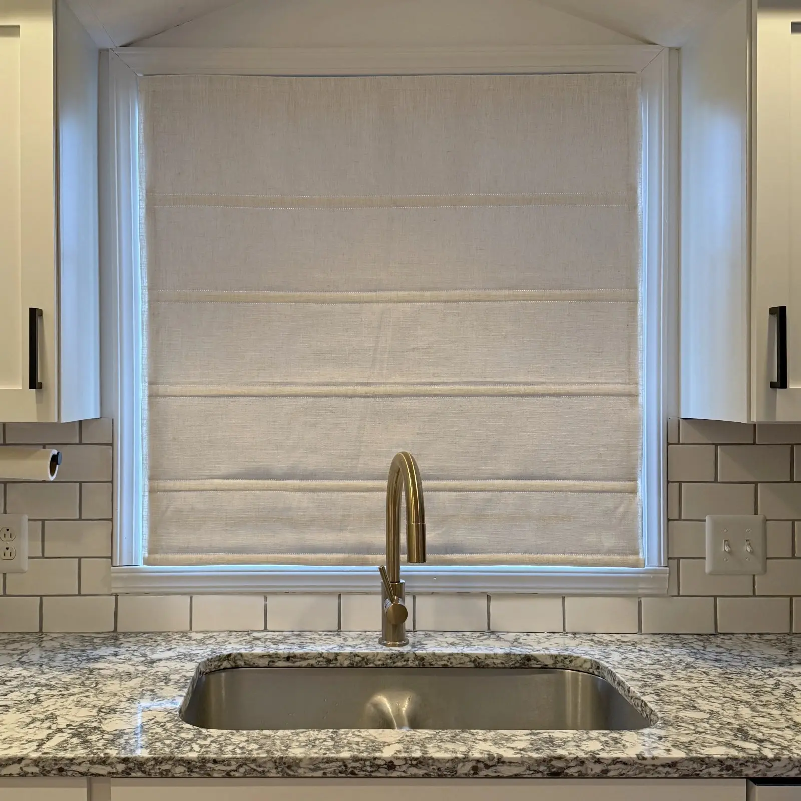 Liz Linen Roman Shade Cordless - Image 97