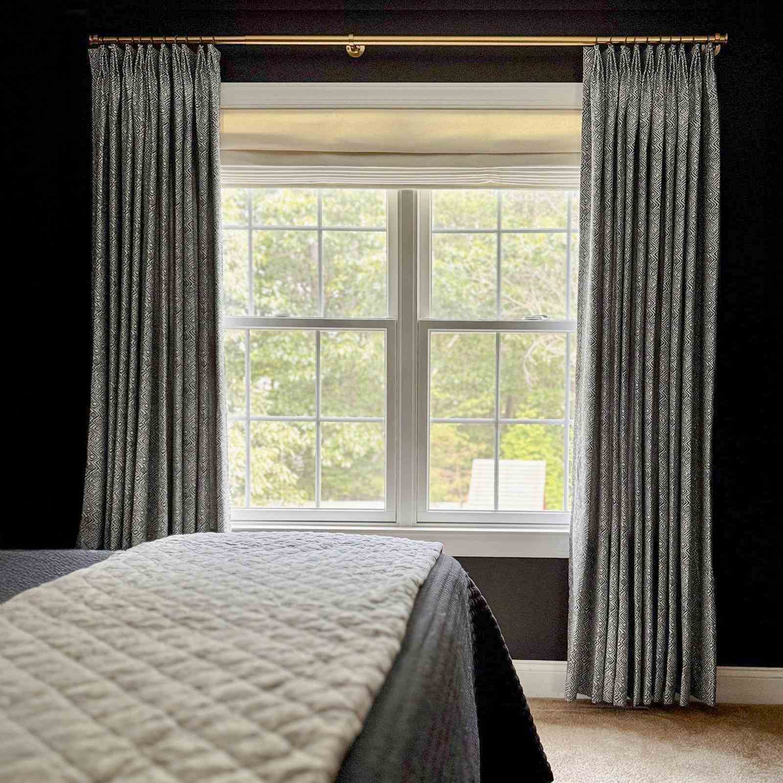 Lydia Scroll Jacquard Curtain Pleated - Serie H