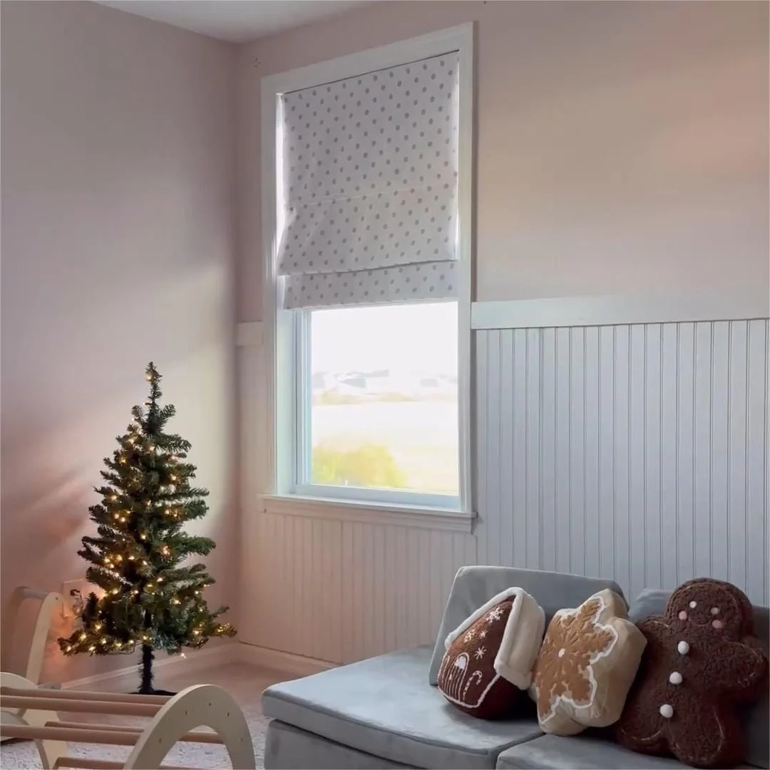 Stefana Silber Printed Cordless Roman Shade-Wooden Headrail - Image 8